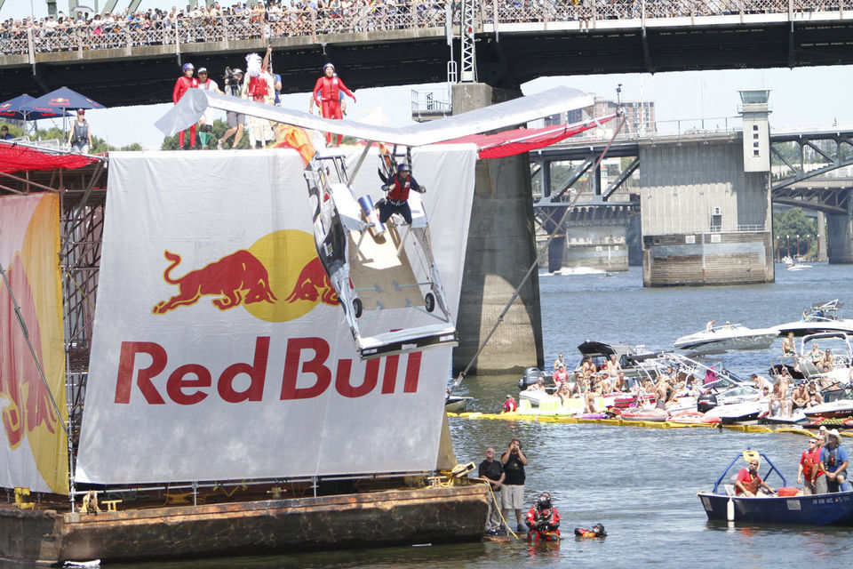 Photo: The Oregonian (http://photos.oregonlive.com/4450/gallery/red_bull_flugtage/index.html?galleryPart=1#/1)