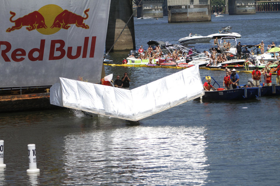 Photo: The Oregonian (http://photos.oregonlive.com/4450/gallery/red_bull_flugtage/index.html?galleryPart=1#/1)